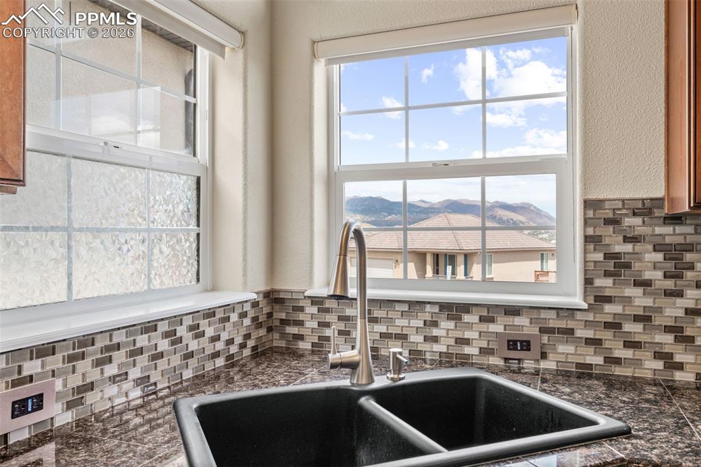 2070 Cheyenne Summer View Colorado Springs CO 80904