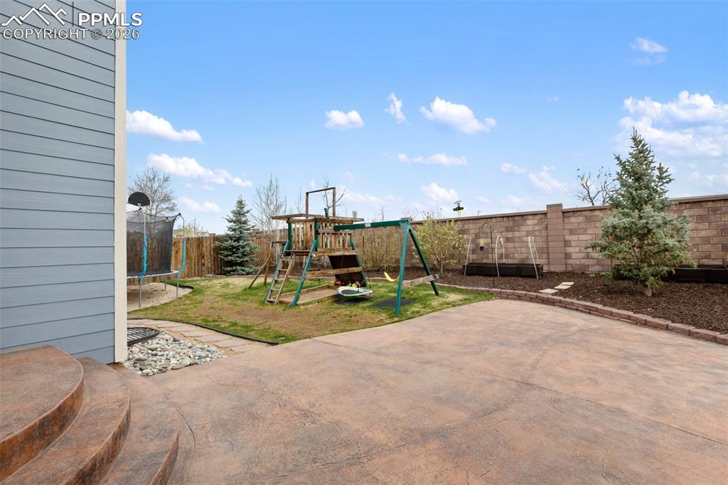 8458 Chasewood Loop Colorado Springs CO 80908