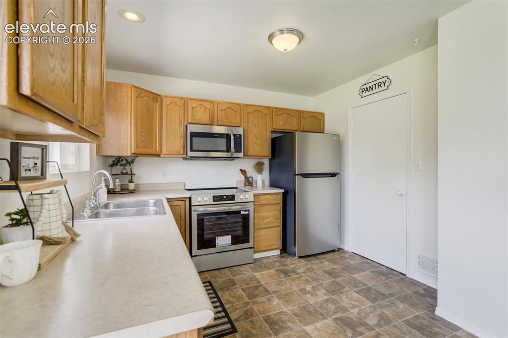 3743 Pronghorn Lane Pueblo CO 81005