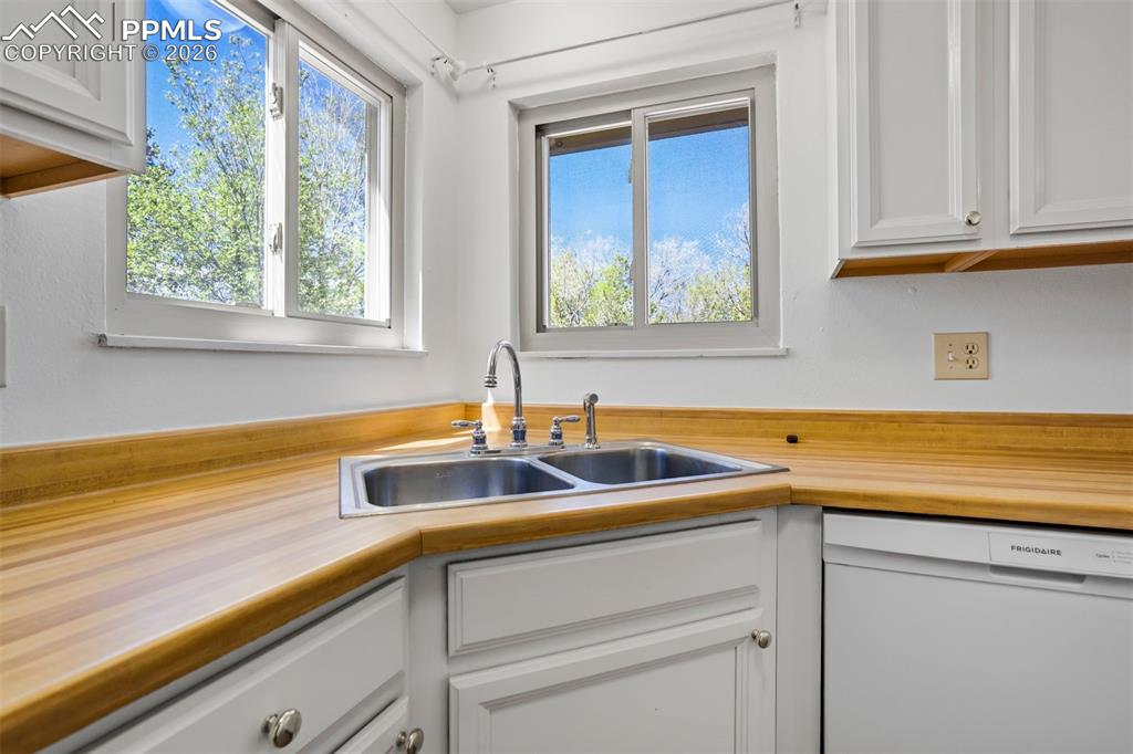 1216 Wakita Drive Colorado Springs CO 80915