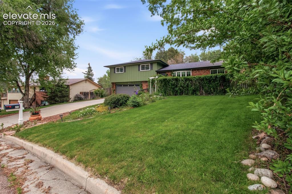 21 Newport Circle Colorado Springs CO 80906