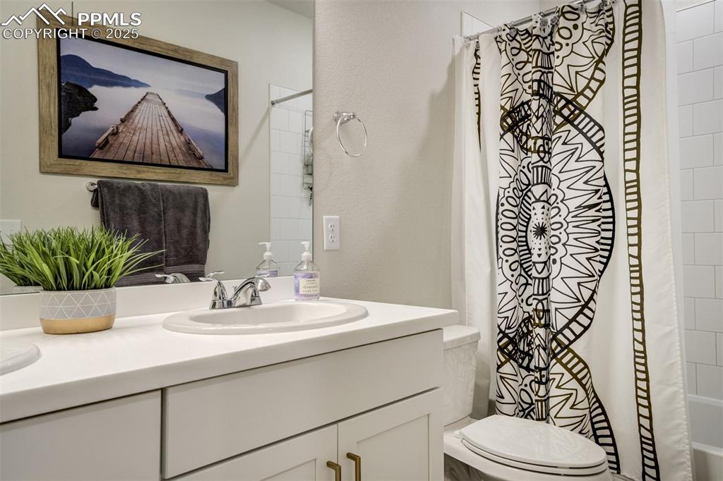 6950 Hidden Cove Court Castle Pines CO 80108