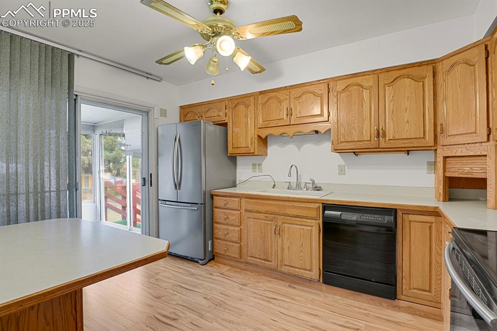 1044 Doyle Place Colorado Springs CO 80915