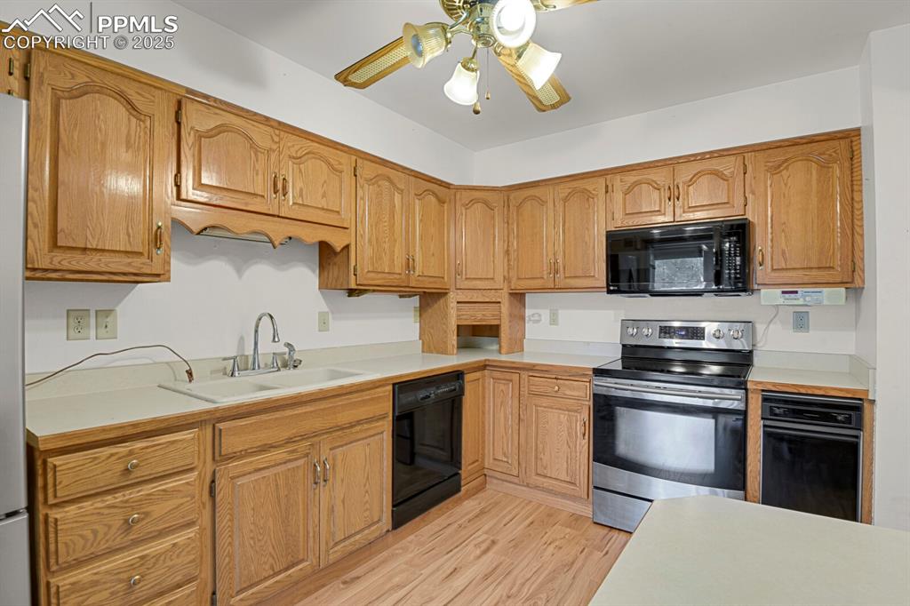 1044 Doyle Place Colorado Springs CO 80915