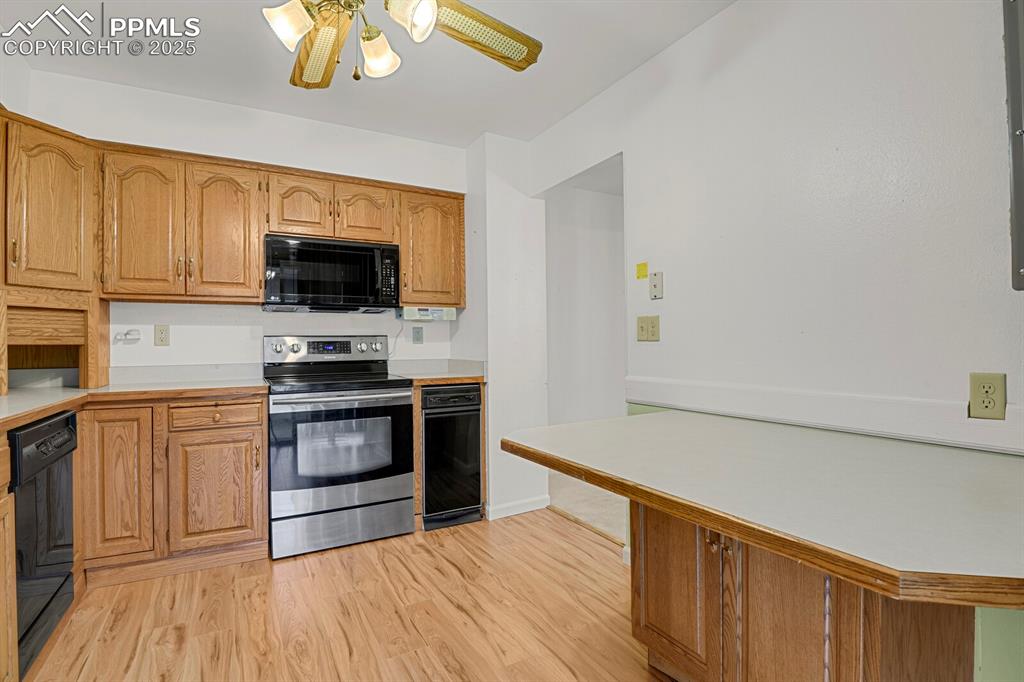 1044 Doyle Place Colorado Springs CO 80915