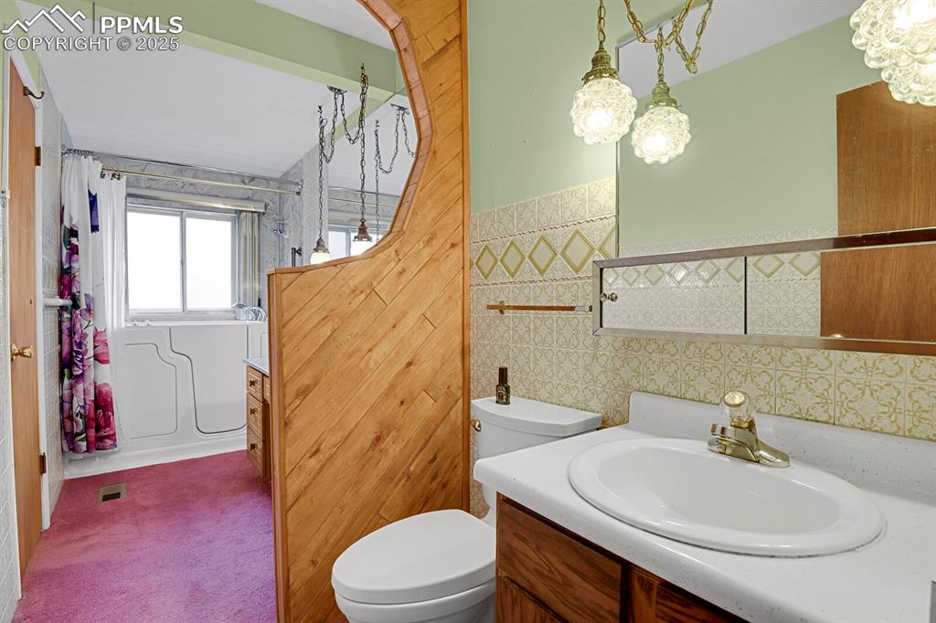 1044 Doyle Place Colorado Springs CO 80915