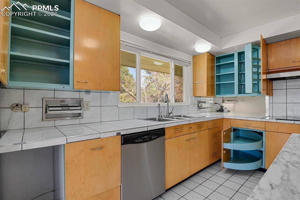 2240 Mesa Road Colorado Springs CO 80904