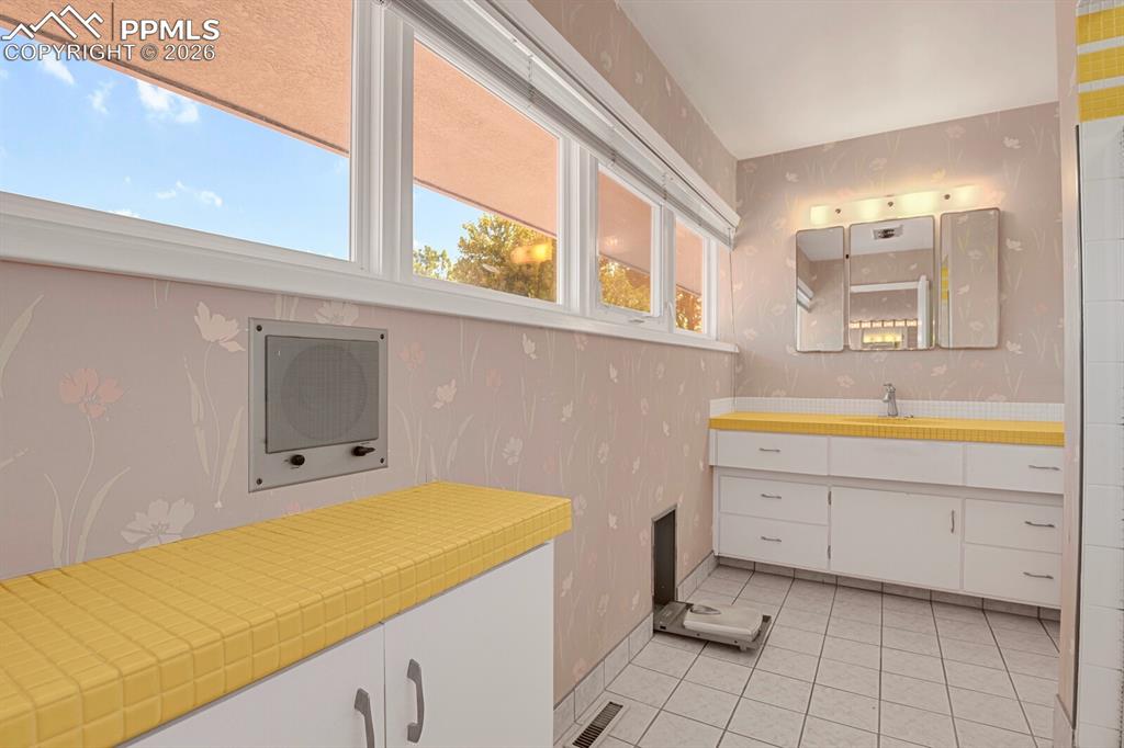2240 Mesa Road Colorado Springs CO 80904