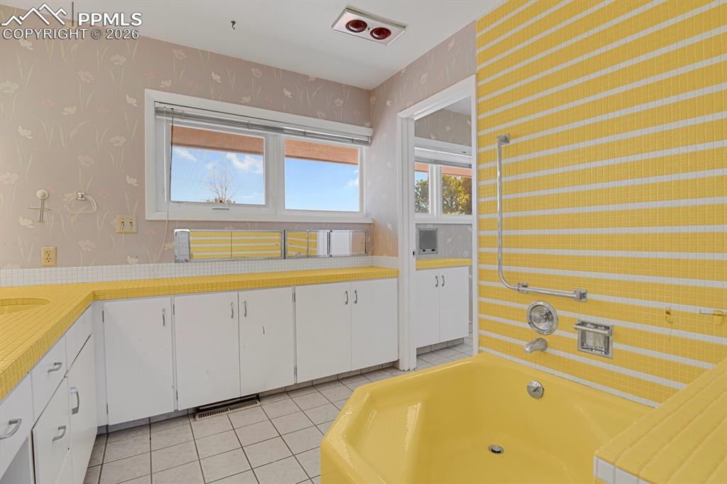 2240 Mesa Road Colorado Springs CO 80904