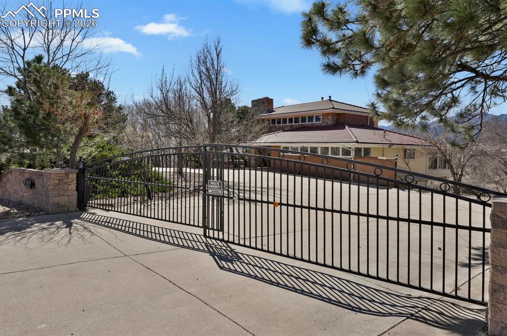 2240 Mesa Road Colorado Springs CO 80904