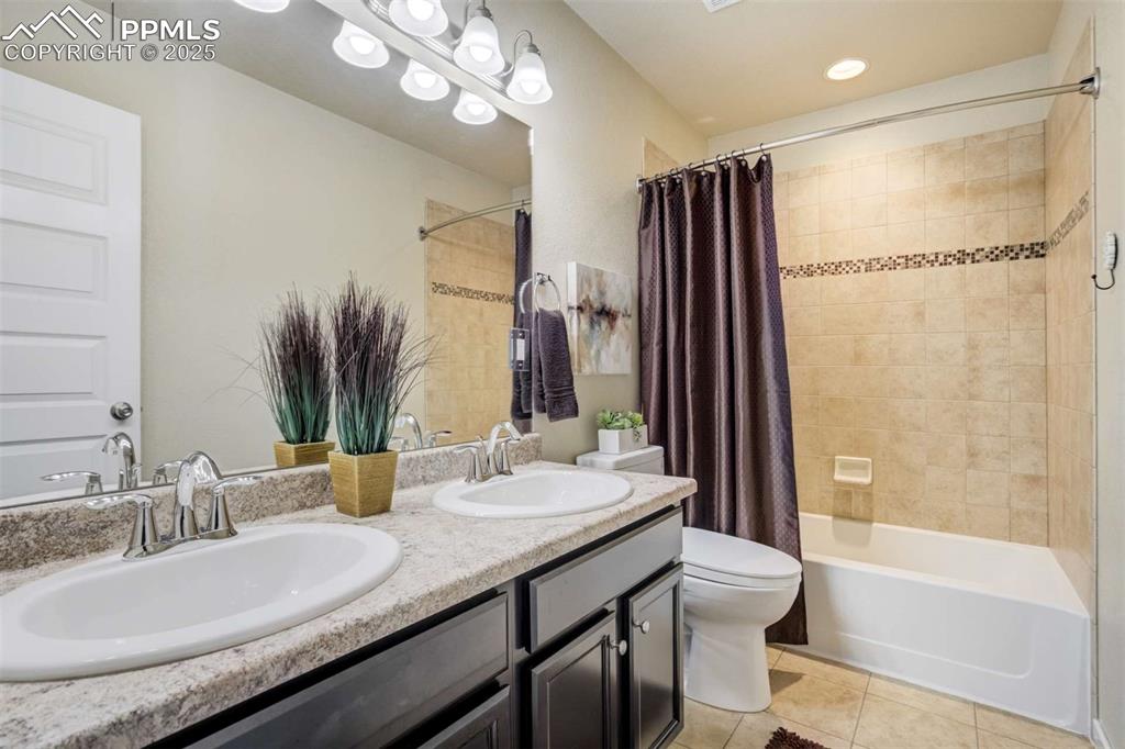 1073 Antrim Loop Colorado Springs CO 80910