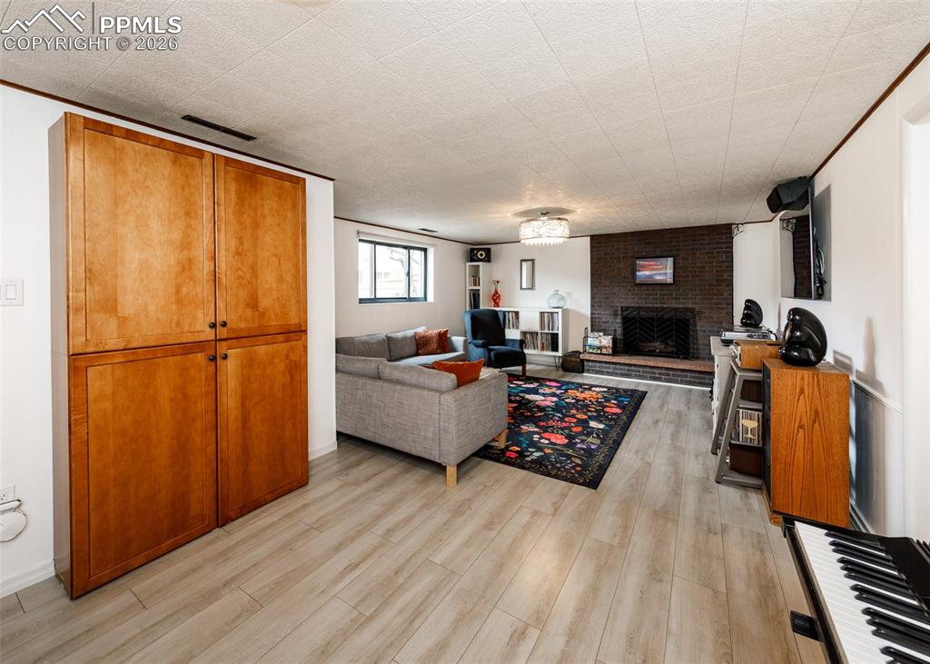 609 Pioneer Lane Colorado Springs CO 80904