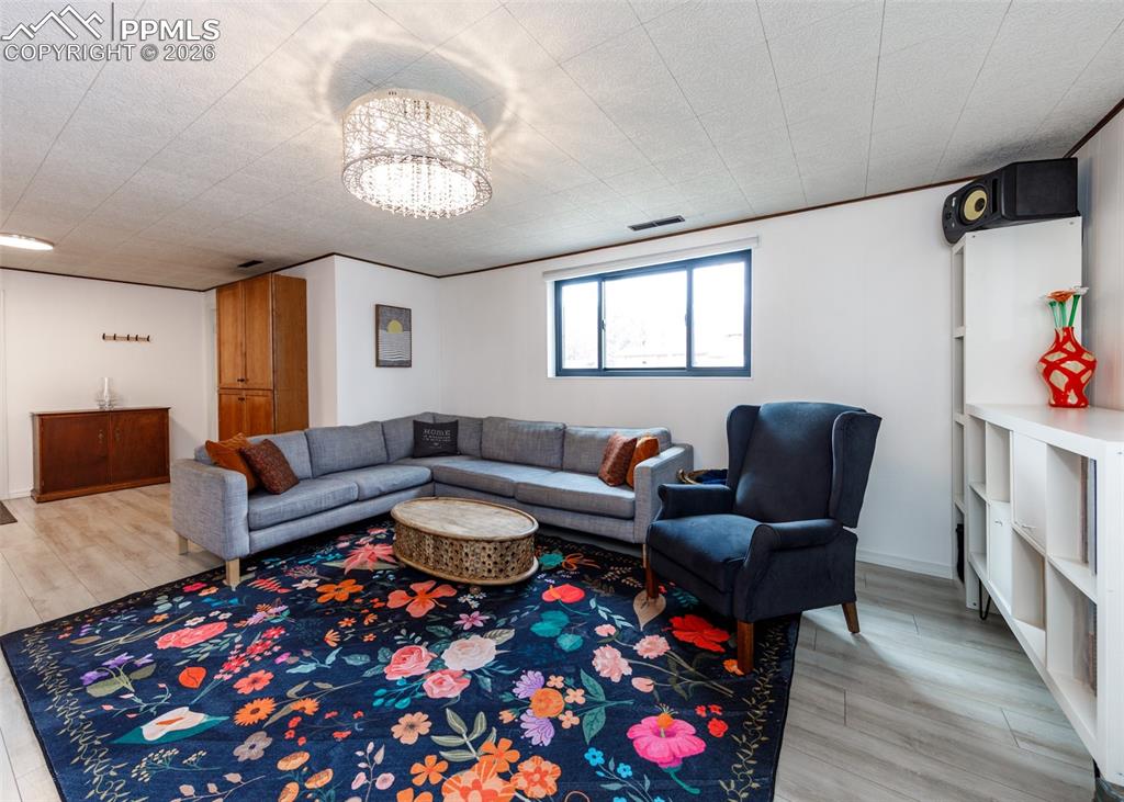 609 Pioneer Lane Colorado Springs CO 80904