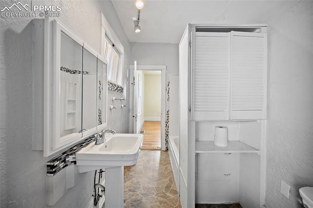 909 E 11th Street Pueblo CO 81001