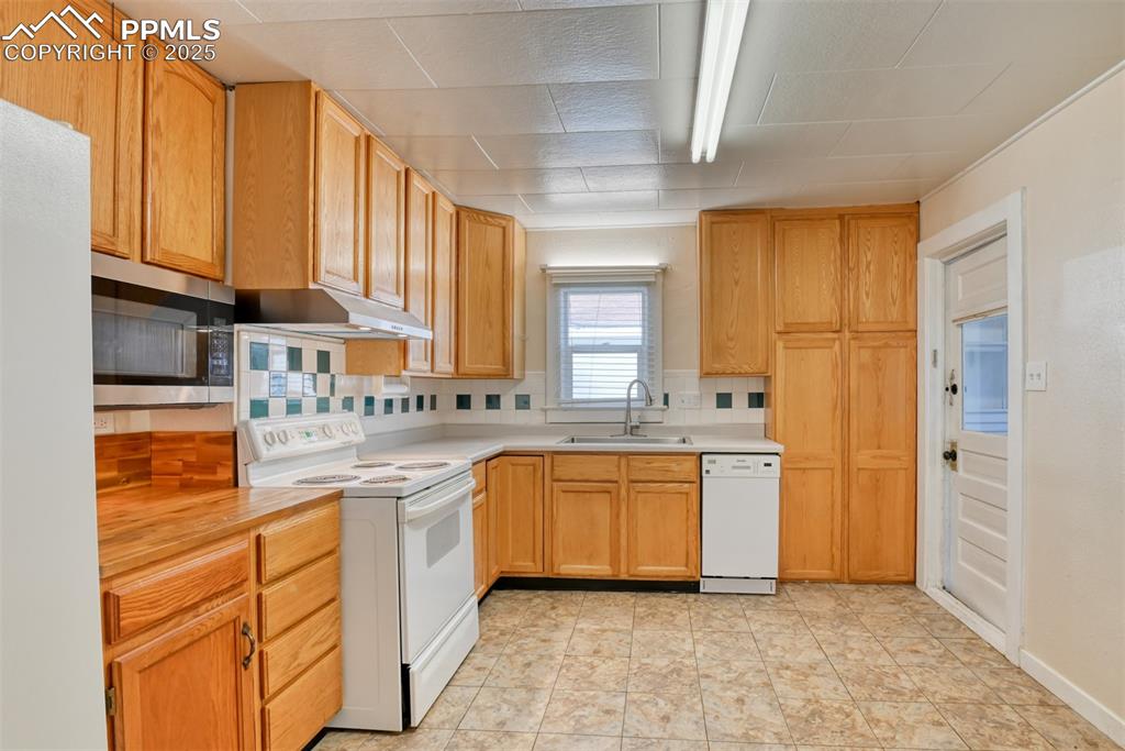 27 Bonfoy Avenue Colorado Springs CO 80909