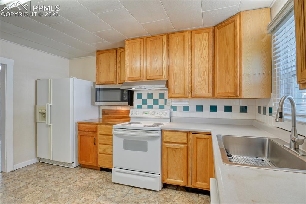 27 Bonfoy Avenue Colorado Springs CO 80909