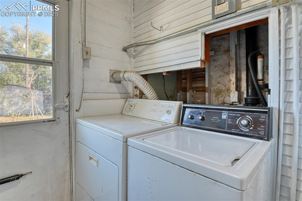 27 Bonfoy Avenue Colorado Springs CO 80909