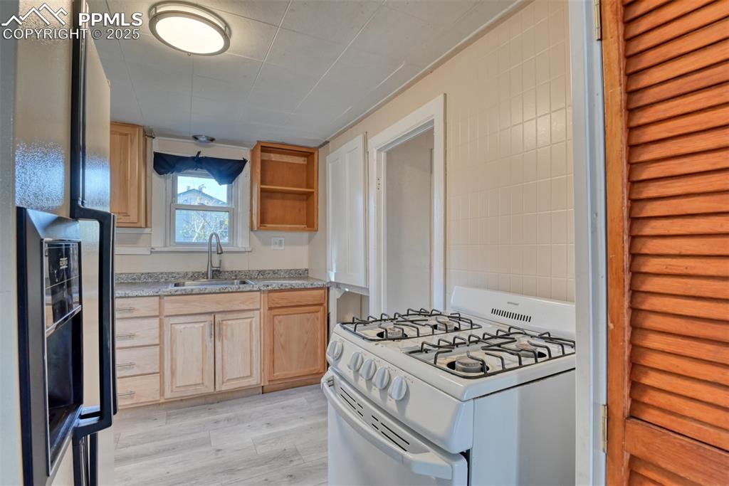 27 Bonfoy Avenue Colorado Springs CO 80909