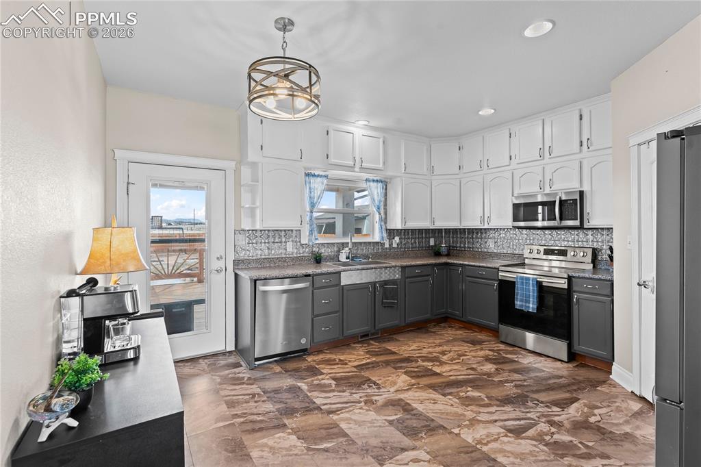 995 N Matt Drive Pueblo CO 81007