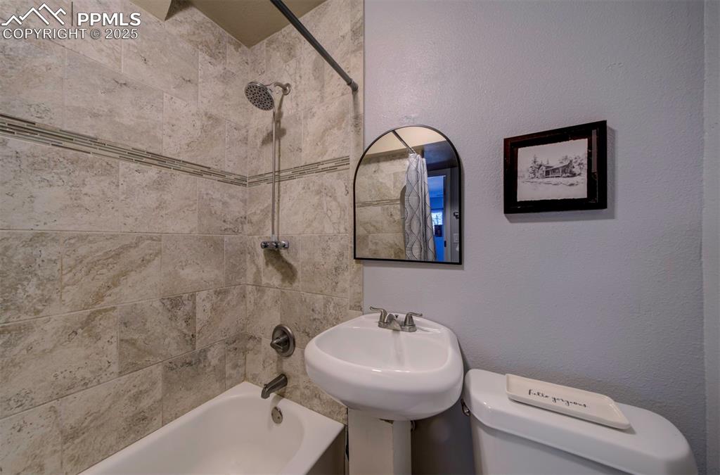 3378 Foxridge Drive Colorado Springs CO 80916