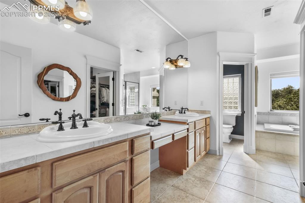 450 E Stirrup Trail Monument CO 80132