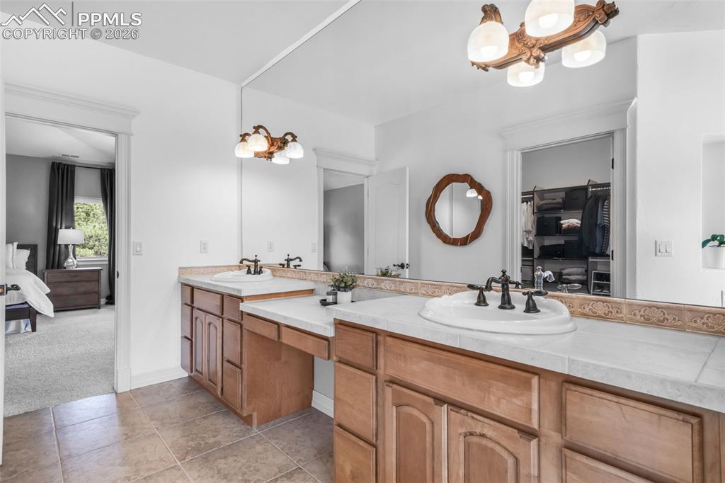 450 E Stirrup Trail Monument CO 80132