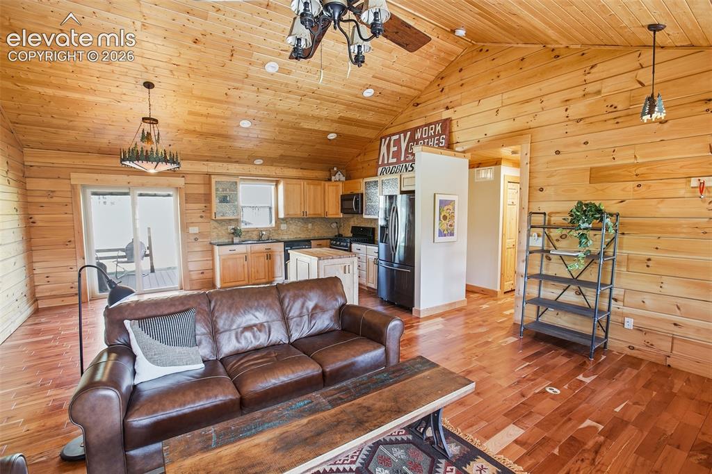 875 Hackamore Drive Florissant CO 80816