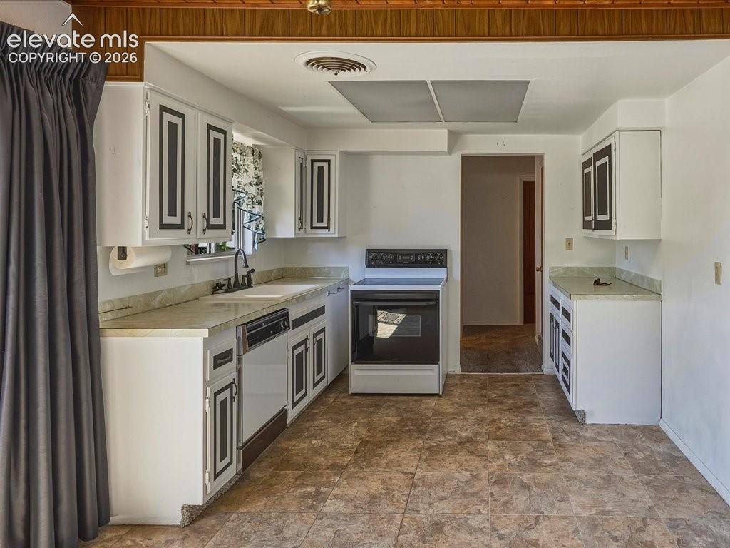 827 Squire Street Colorado Springs CO 80911
