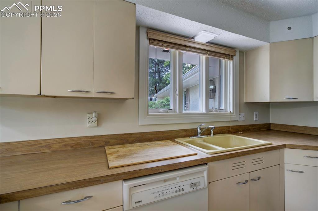 130 Cresta Road Colorado Springs CO 80906