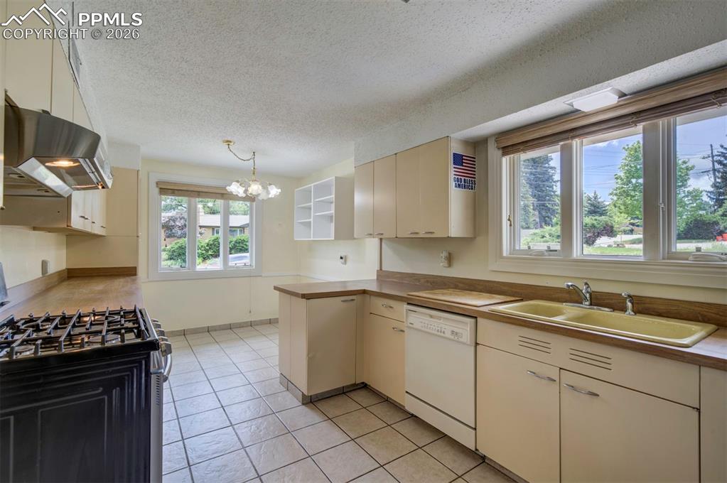 130 Cresta Road Colorado Springs CO 80906