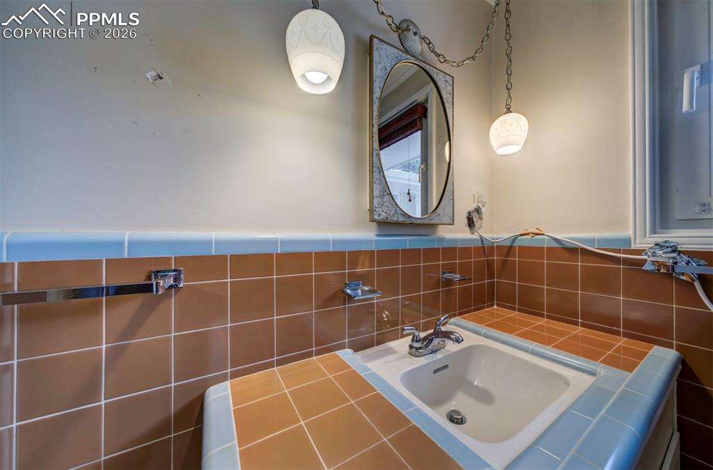 130 Cresta Road Colorado Springs CO 80906