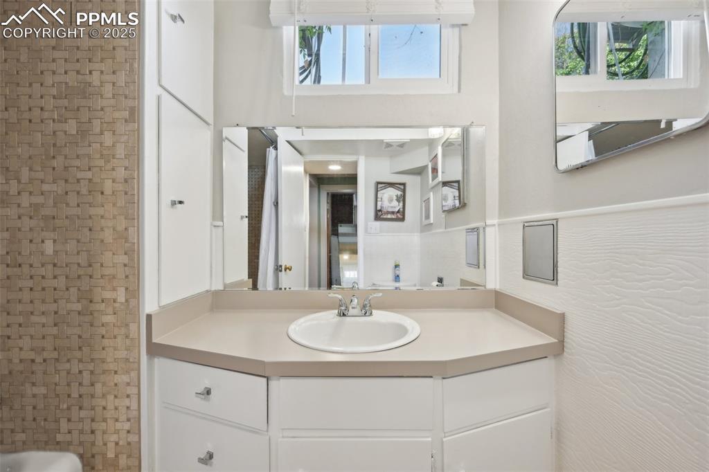 1055 N 18th Street Colorado Springs CO 80904