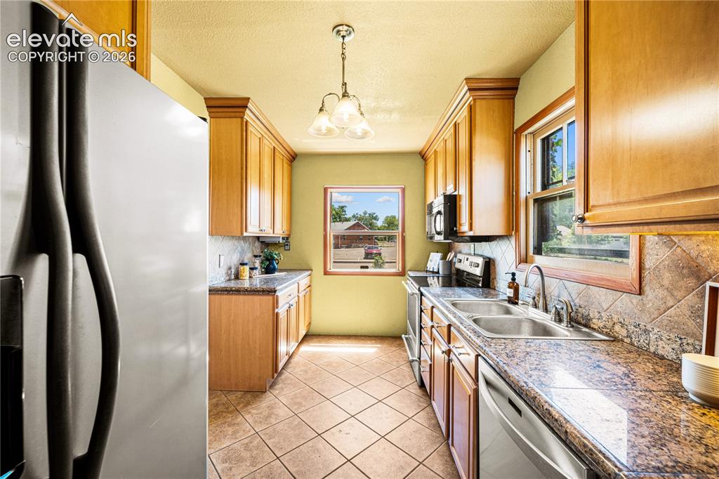 27 Dunsmere Avenue Pueblo CO 81004