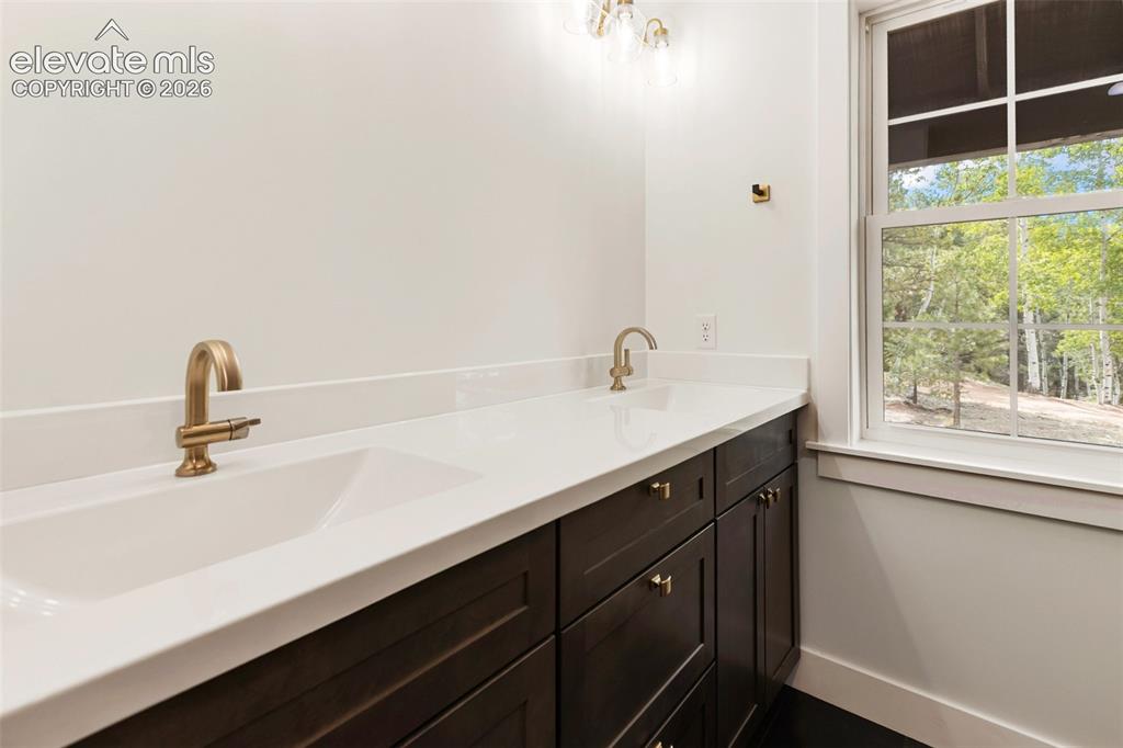 15 Juniper Circle Florissant CO 80816