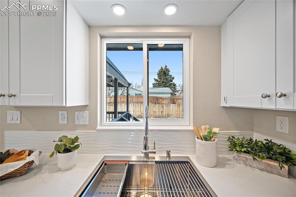 702 Paradise Lane Colorado Springs CO 80904