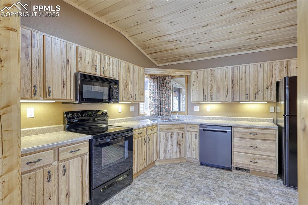 62 Cheyenne Road Florissant CO 80816
