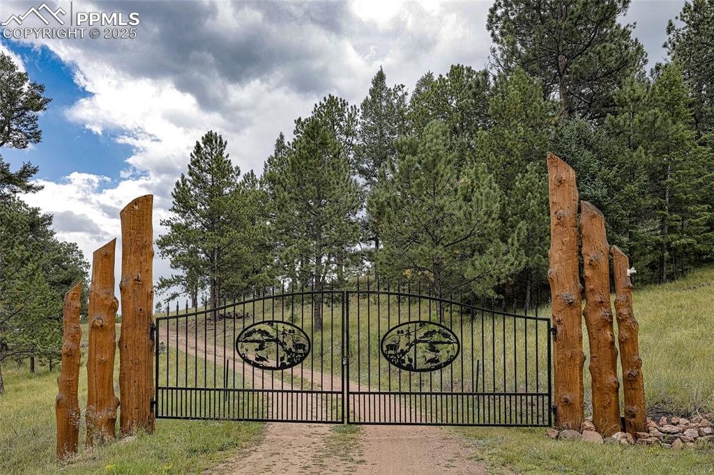 62 Cheyenne Road Florissant CO 80816