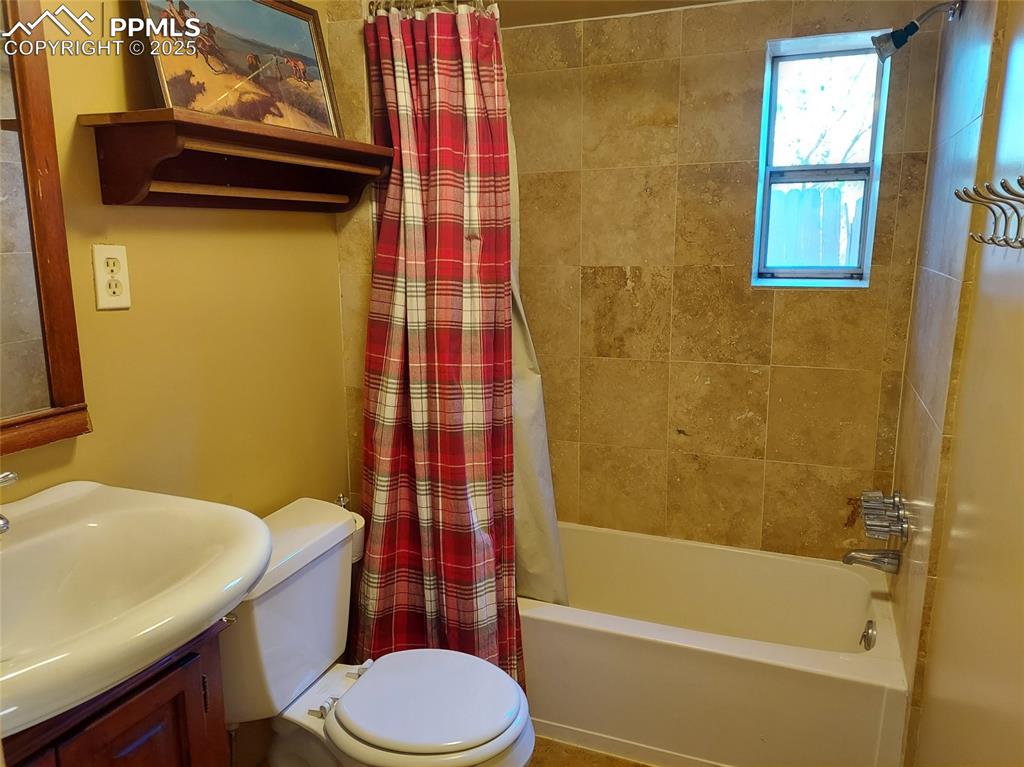 480 Bear Creek Place Colorado Springs CO 80906