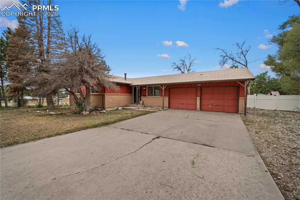 11 Macnaughton Road Pueblo CO 81001