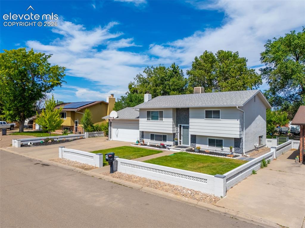 1256 20 1/2 Lane Pueblo CO 81006
