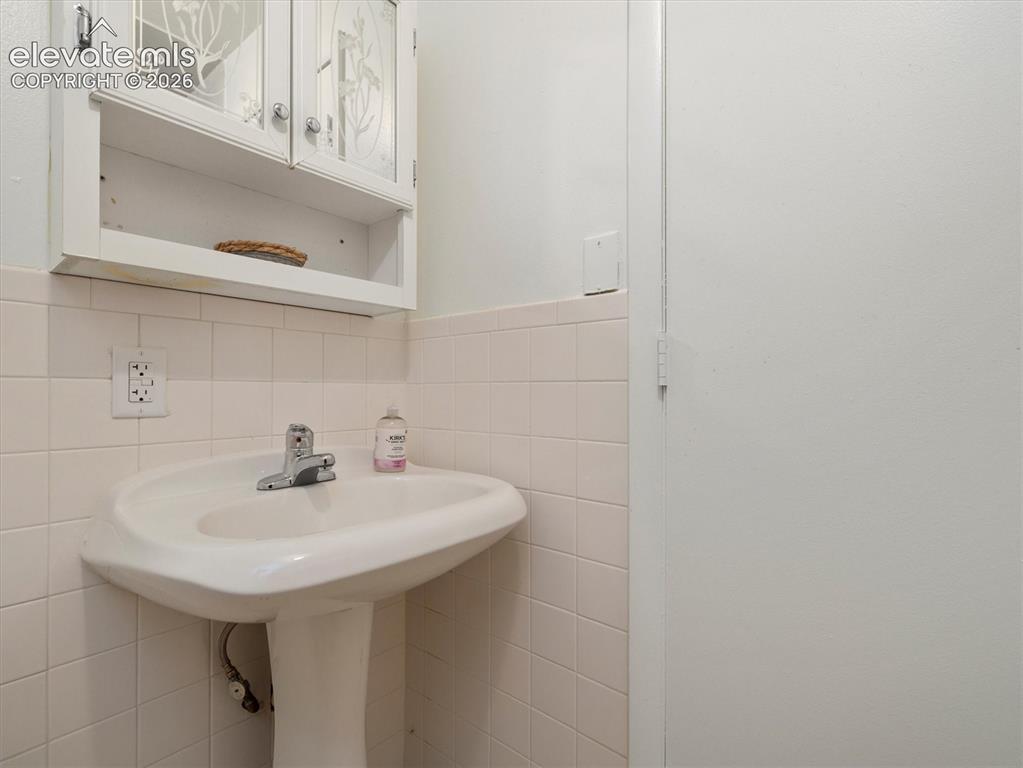 207 Autobee Lane Avondale CO 81022