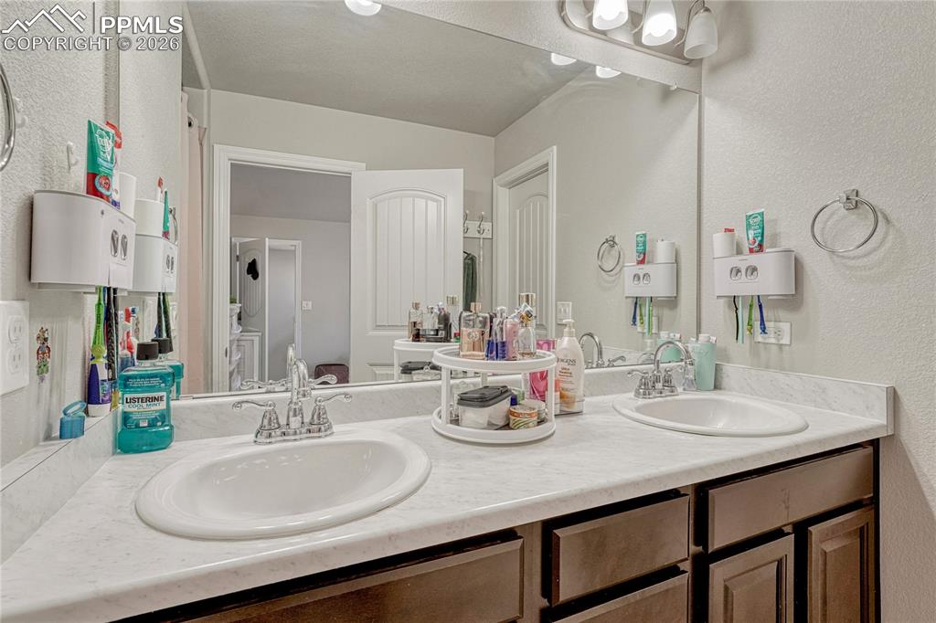 948 Bidwell Drive Colorado Springs CO 80915