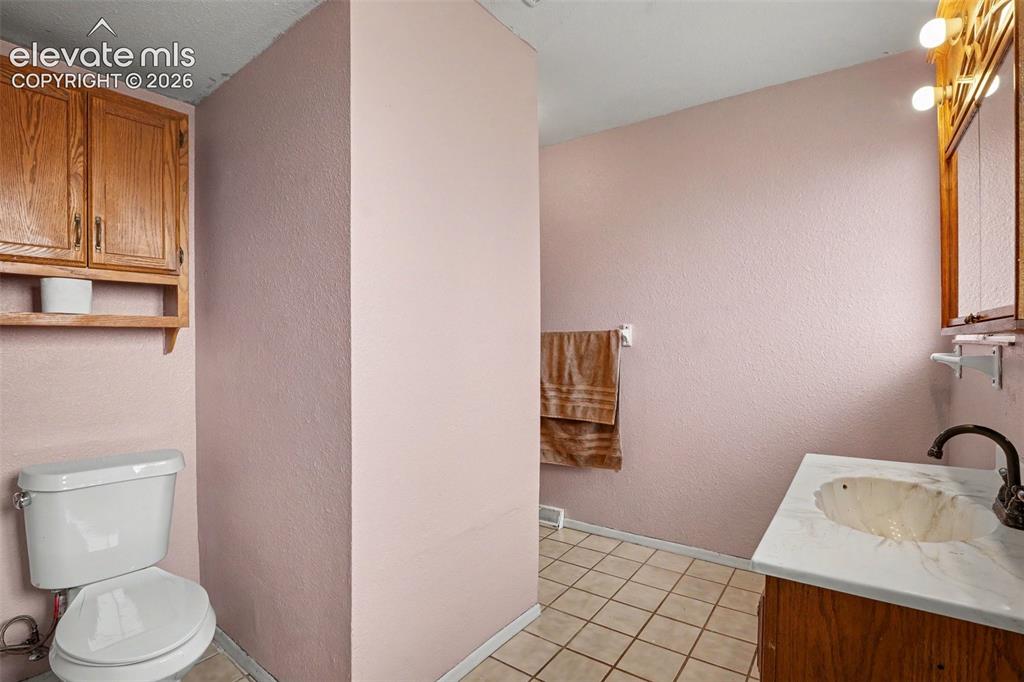 1915 Sussex Lane Colorado Springs CO 80909