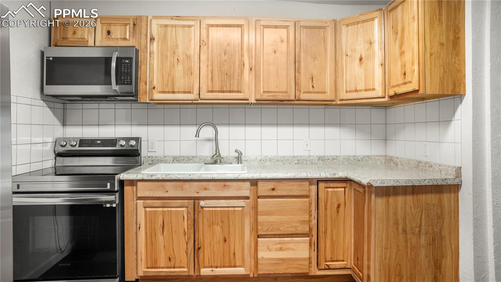 611 W 11th Street Pueblo CO 81003