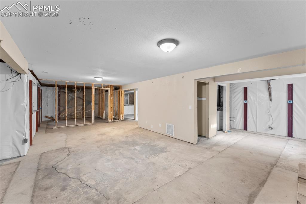 2355 Heathercrest Drive Colorado Springs CO 80915