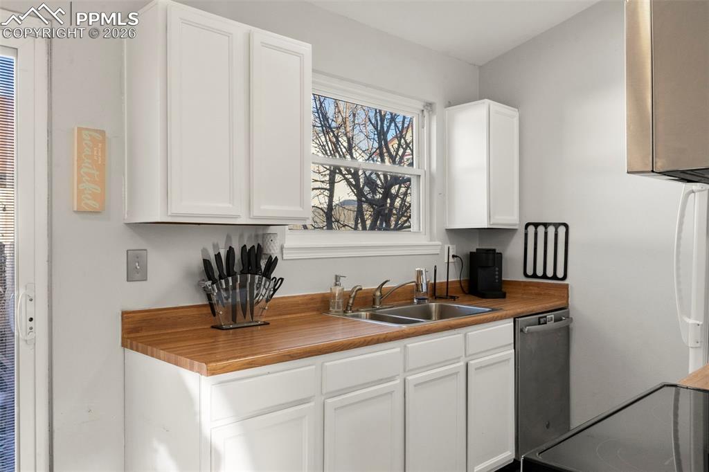 1445 Crippen Court Colorado Springs CO 80916