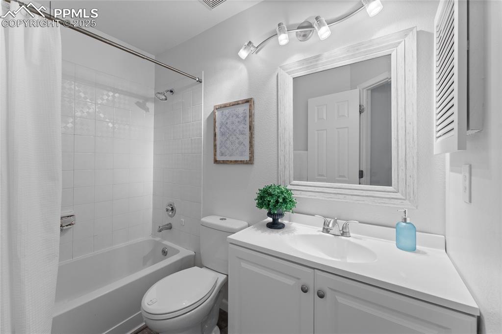 5807 Chokecherry Drive Colorado Springs CO 80919