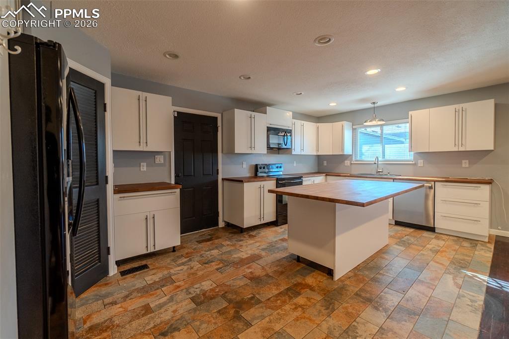 816 S Circle Drive Colorado Springs CO 80910