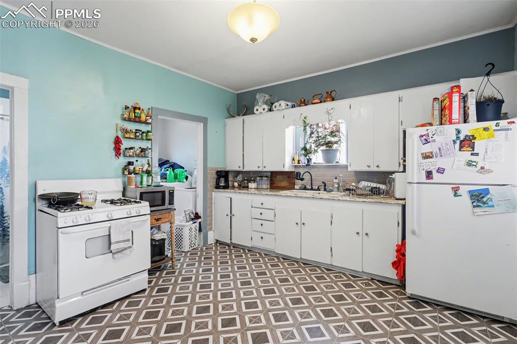 819 Duclo Avenue Manitou Springs CO 80829