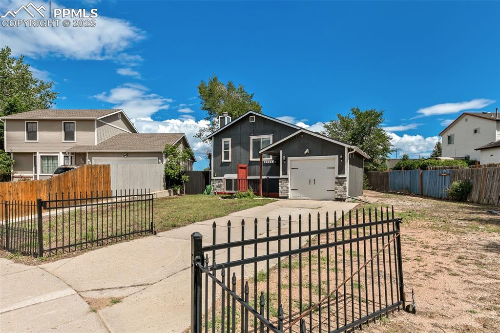 2025 Grosbear Lane Colorado Springs CO 80916